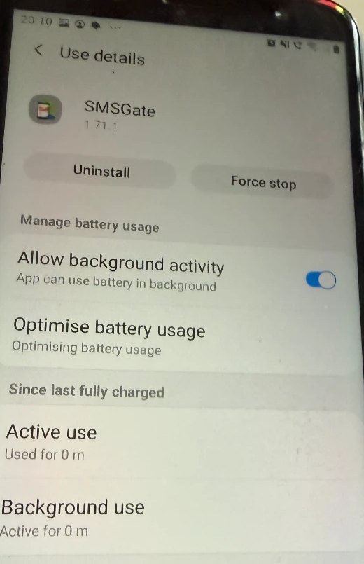 Le due voci della batteria dentro la scheda dell'app SMSGate