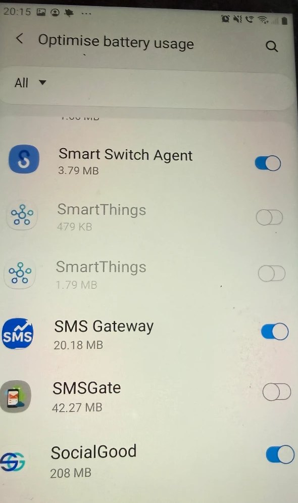 Nell'elenco Optimise battery usage la levetta di SMSGate deve restare spenta